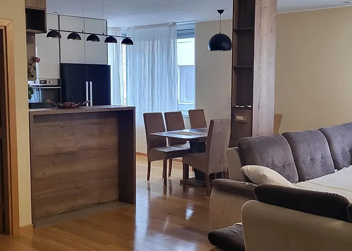 Apartman Centar Bulevar Ex Sa Garazom