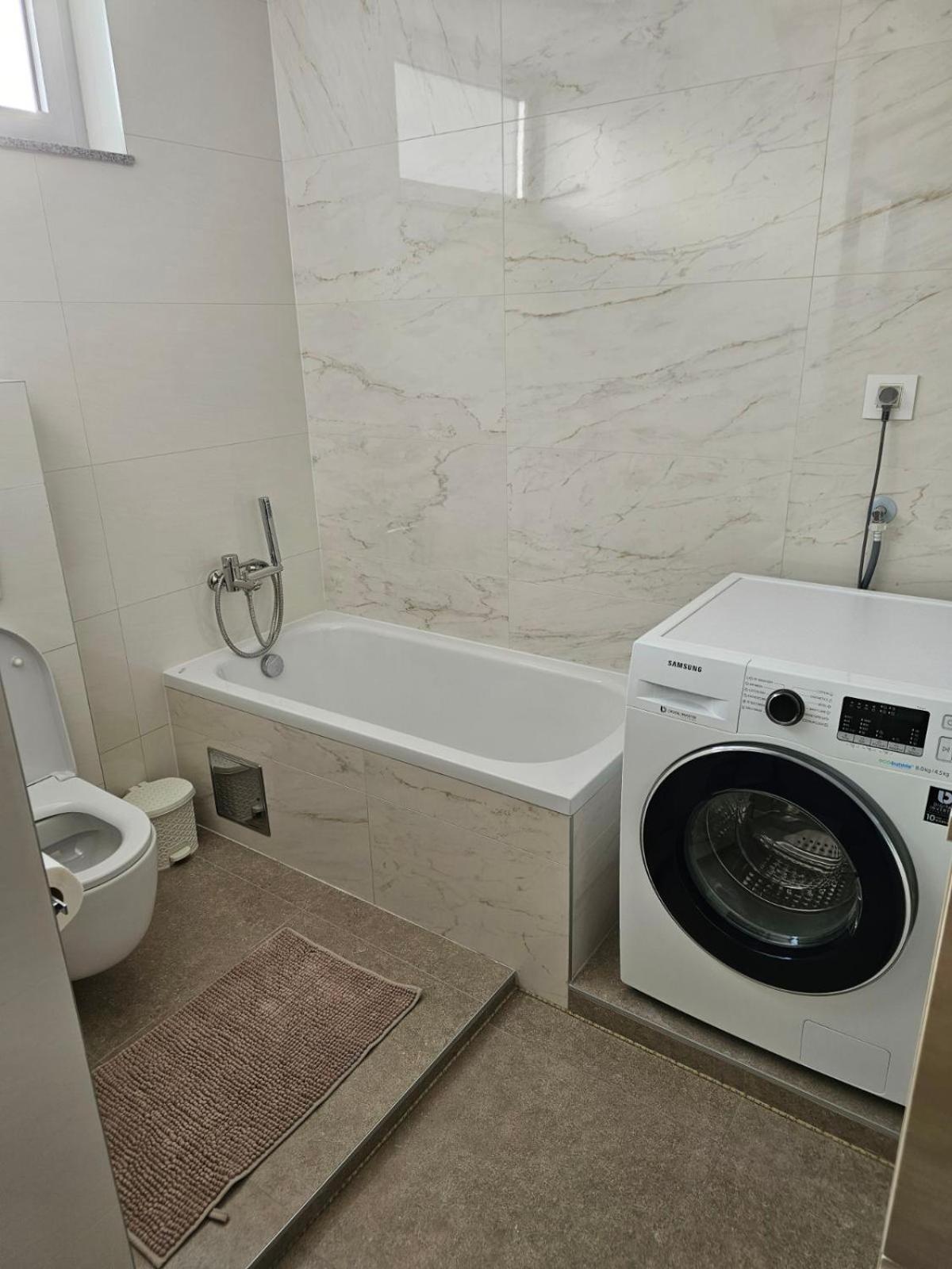 Appartement Centar Bulevar Ex Sa Garazom