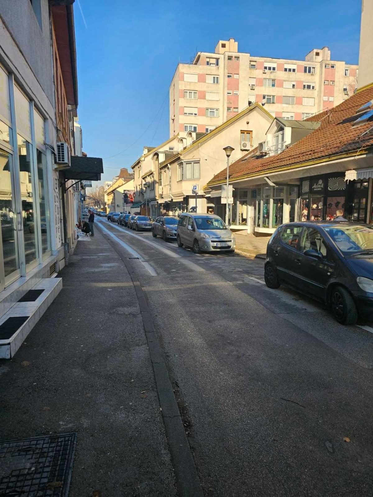 Centar Bulevar Ex Sa Garazom Apartment