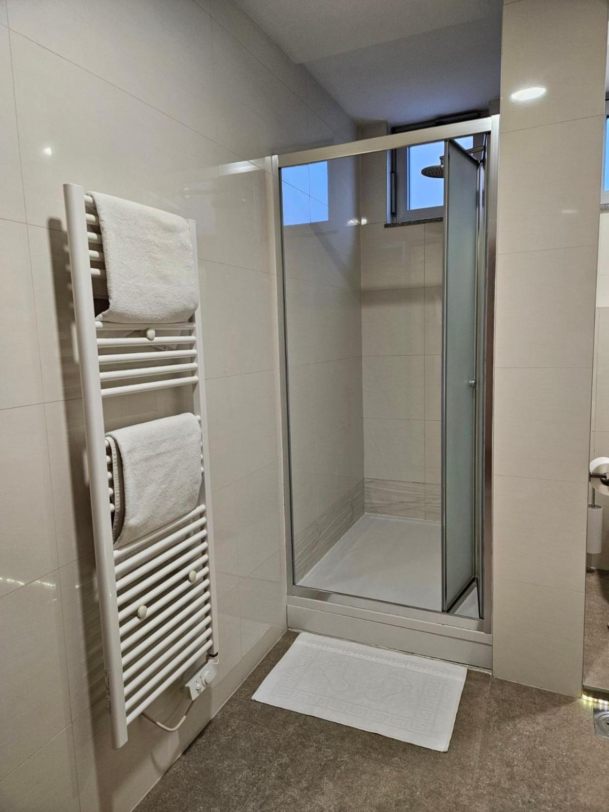 Centar Bulevar Ex Sa Garazom Apartment